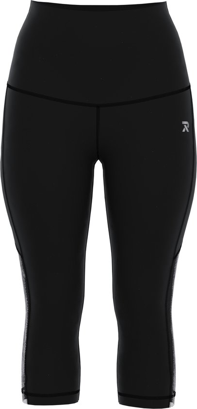 Zwarte driekwart sportlegging met een zilverkleurig logo op de heup en mesh-details.