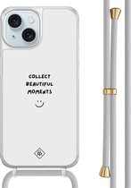 Casimoda® hoesje met grijs koord - Geschikt voor iPhone 15 - Collect Moments - Afneembaar koord - TPU/acryl - Grijs