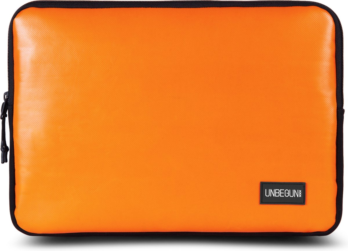 MacBook Air 15 inch hoes van gerecycled materiaal - Oranje laptop sleeve/case (2026)