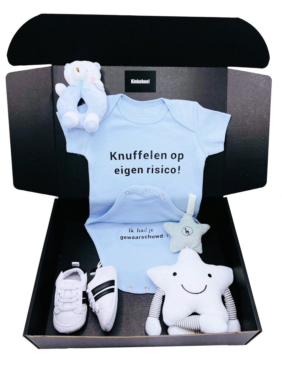 Goedkoopste Kraamcadeau jongen met blauwe romper babysneaker en rammelaar - cadeau geboorte jongen - kan ook rechtstreeks worden verstuurd als cadeau