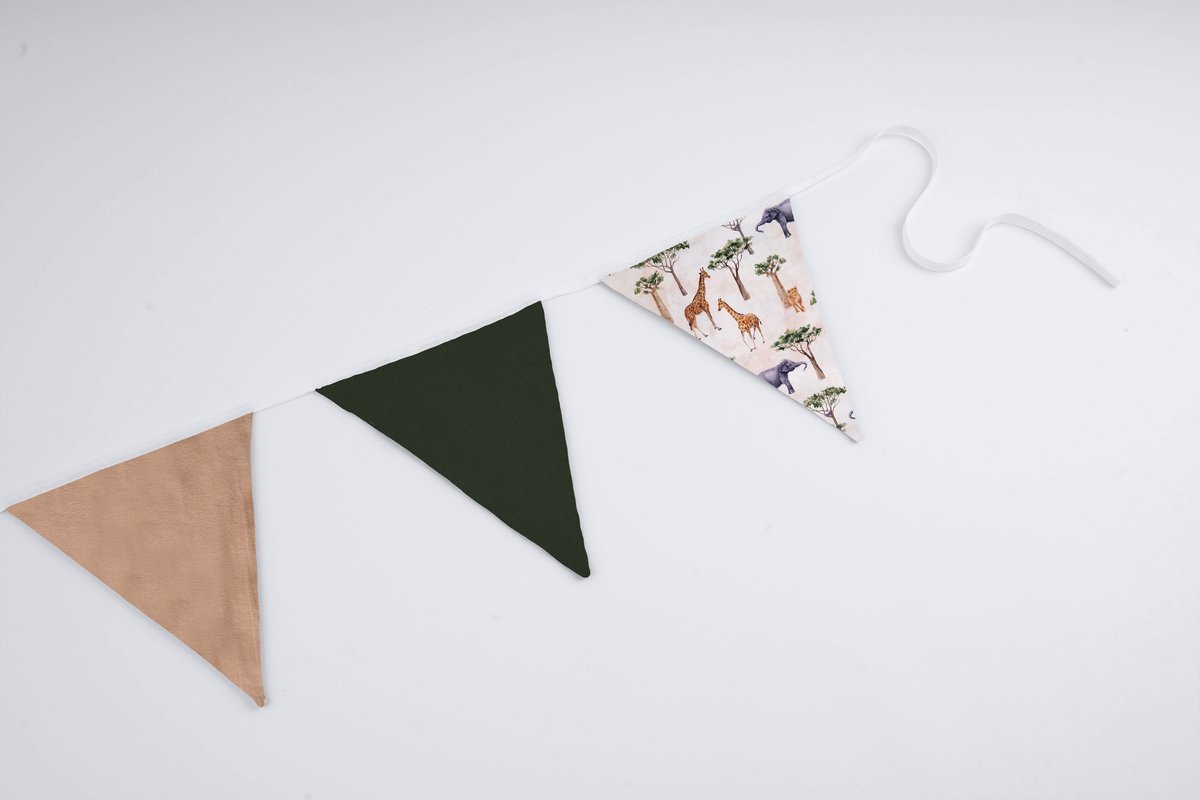 Vlaggenlijn van stof | African Savannah - 2 meter / 5 vlaggetjes - Groene, Bruine / Beige, Jungle / Wilde dieren / Safari driehoek vlaggetjes - Verjaardag slinger / Babykamer decoratie - Stoffen slingers handgemaakt & duurzaam
