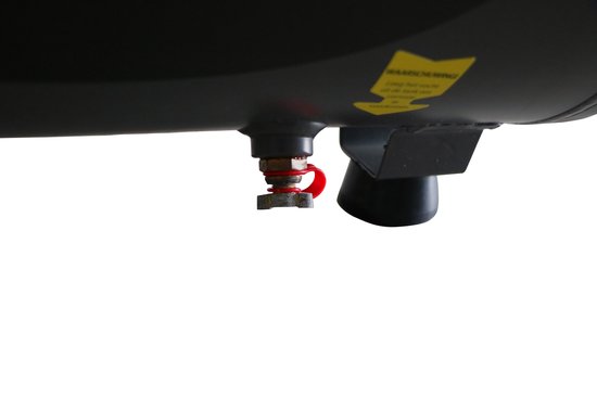 Afvoerklep met rode hendel en waarschuwingssticker op de grijze tank van de Kibani compressor.
