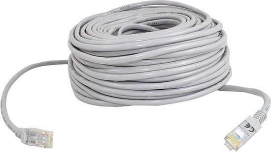 Grijze ethernetkabel van 30 meter, opgerold, met twee RJ45-connectoren.