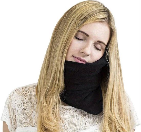 Foto: Travel pillow zwart fleece stof reiskussen met handige opbergzak compact en lichtgewicht nekkussen opvouwbaar ergonomisch ontwerp framehack reiskussen