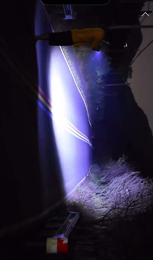 Besjaar Zaklamp LED Oplaadbaar - Militaire zaklamp - 5000 Lumen - USB-C oplaadbaar- inclusief opladerbare batterijen en kabel- waterdicht - camping