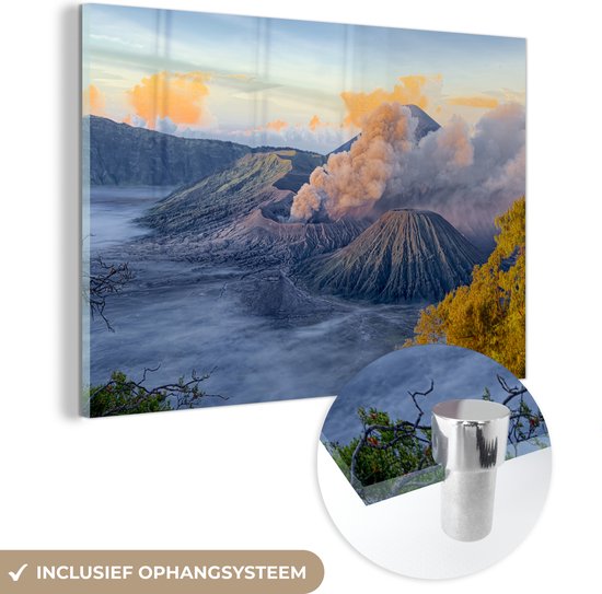 MuchoWow® Glasschilderij 90x60 cm - Schilderij acrylglas - Mist in Indonesië - Foto op glas - Schilderijen