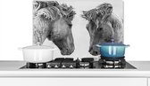 Spatscherm keuken 60x40 cm - Kookplaat achterwand Paard - Zwart-Wit - Dieren - Muurbeschermer - Spatwand fornuis - Hoogwaardig aluminium
