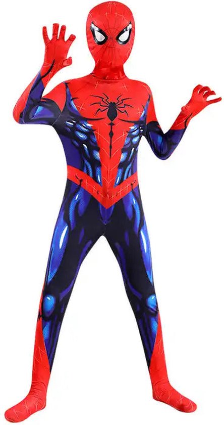 Een kind in een rood en blauw Spiderman-pak met een spinnenwebmotief. Het pak heeft blauwe accenten op de benen en borst.