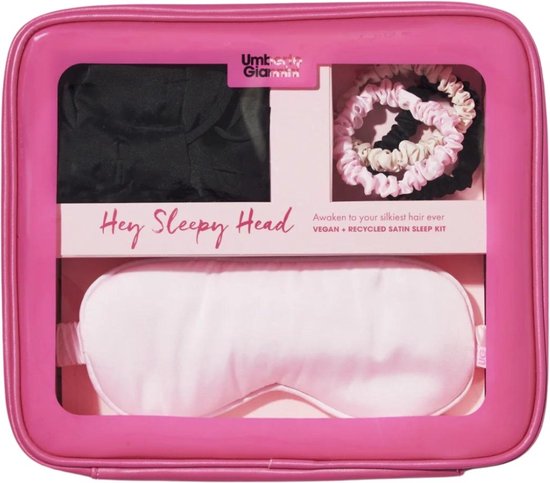 Roze make-uptas met Umberto Giannini 'Hey Sleepy Head' vegan satijnen slaapkit: oogmasker, haarelastiekjes en scrunchies.