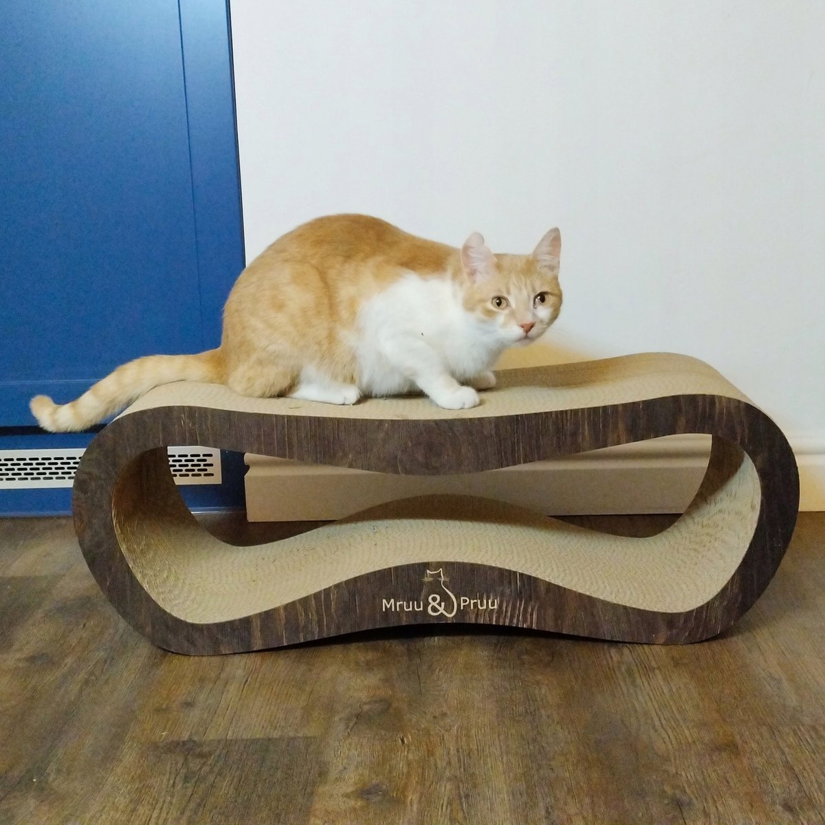 Mruu&Pruu GROOT KATTENKRAASBED Kattenmand Krabplank Krabpaal Karton Krabmand Kattenbed 78x28x24 cm BRUIN thumbnail 2