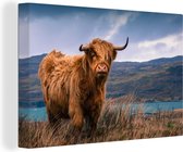 Canvas schilderij 140x90 cm - Wanddecoratie Schotse hooglander - Lucht - Natuur - Muurdecoratie woonkamer - Slaapkamer decoratie - Kamer accessoires - Schilderijen