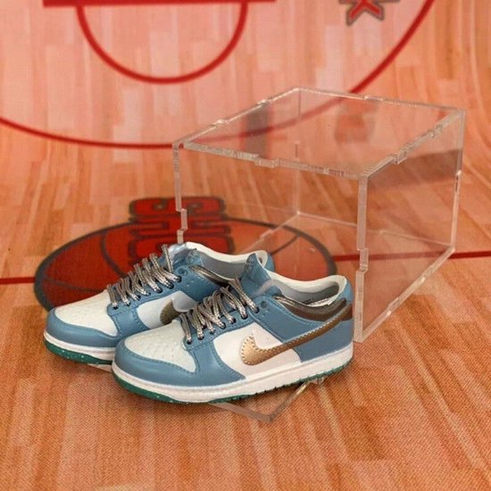 Nike Dunk Low Grijs Wit per paar inclusief doorzichtige doos bol