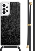 Casimoda® hoesje met zwart koord - Geschikt voor Samsung A23 - Croco Zwart - Afneembaar koord - TPU/acryl - Zwart