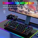 Zwart compact toetsenbord met RGB-verlichting, geplaatst op een gloeiende mat.