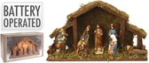 Kerststal met 8 vaste figuren met verlichting / 39,1 x 15 x 22 cm - Op batterijen / Kerstgroep