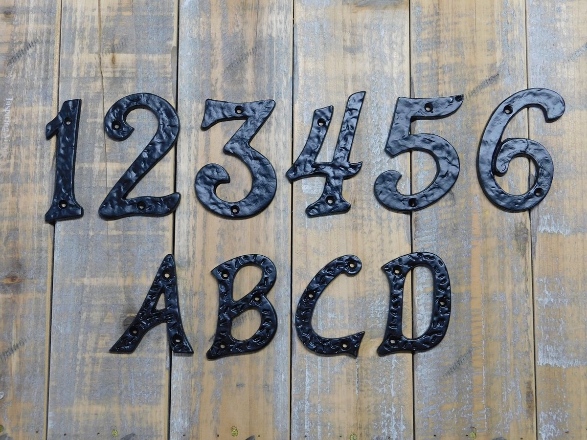 Huisnummers en letters, smeedijzer, zwart, combinatie, antiek