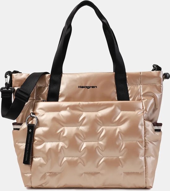 Beige gewatteerde shopper met het Hedgren-logo, schouderband en gestreepte zijzakken.