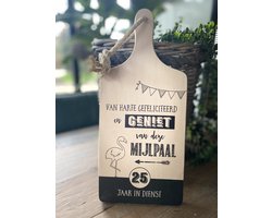Serveerplank met de tekst van harte gefeliciteerd en geniet van deze mijlpaal - 25 jaar in dienst - 35 cm - werk - jubileum Serveerplank met de tekst van harte gefeliciteerd en geniet van deze mijlpaal - 25 jaar in dienst - 35 cm - werk - jubileum