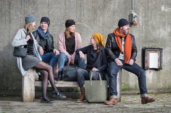 Knit Factory Joy Gebreide Dames Hoofdband - Haarband - Oorwarmers dames - Hoofdwarmer vrouwen - Hoofdband winter - Zwart - One Size