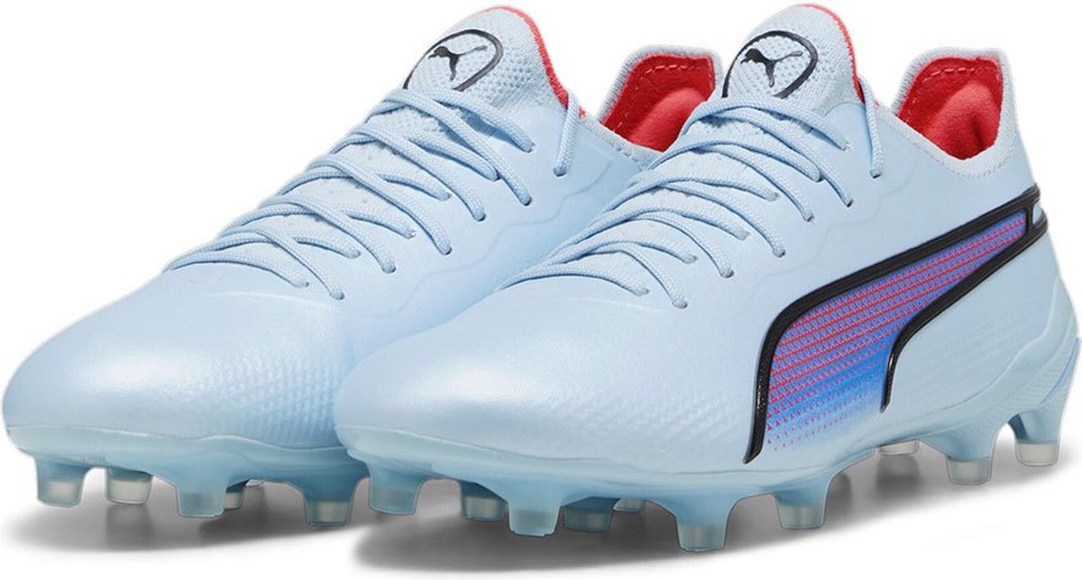 Puma King Ultimate FG/AG voetbalschoenen in blauw met rode accenten, maat EU 37, ontworpen voor comfort en controle.