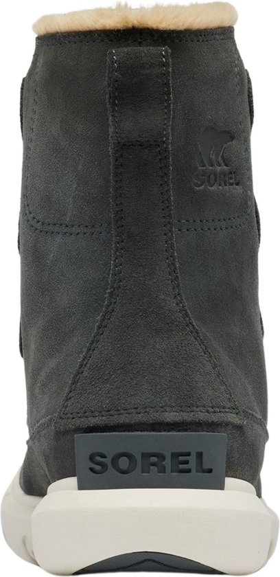 Achterkant van donkergrijze Sorel laarsjes met Sorel logo en waterdicht label.