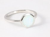 Fijne ronde hoogglans zilveren ring met welo opaal - maat 17.5