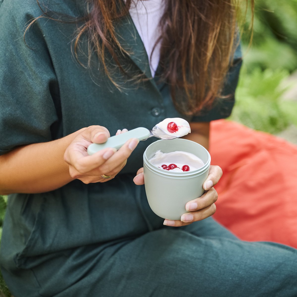 Mepal Lunchpot mini Ellipse - 300 ml - Yoghurt en Muesli beker to go - Geschikt voor vriezer. magnetron en vaatwasser - Vivid mauve – foto 4