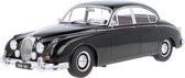 De 1:18 gegoten modelauto van de Jaguar Daimler 250V6 LHD uit 1962 in Zwart De fabrikant van het schaalmodel is KK Models. Dit model is alleen online verkrijgbaar.
