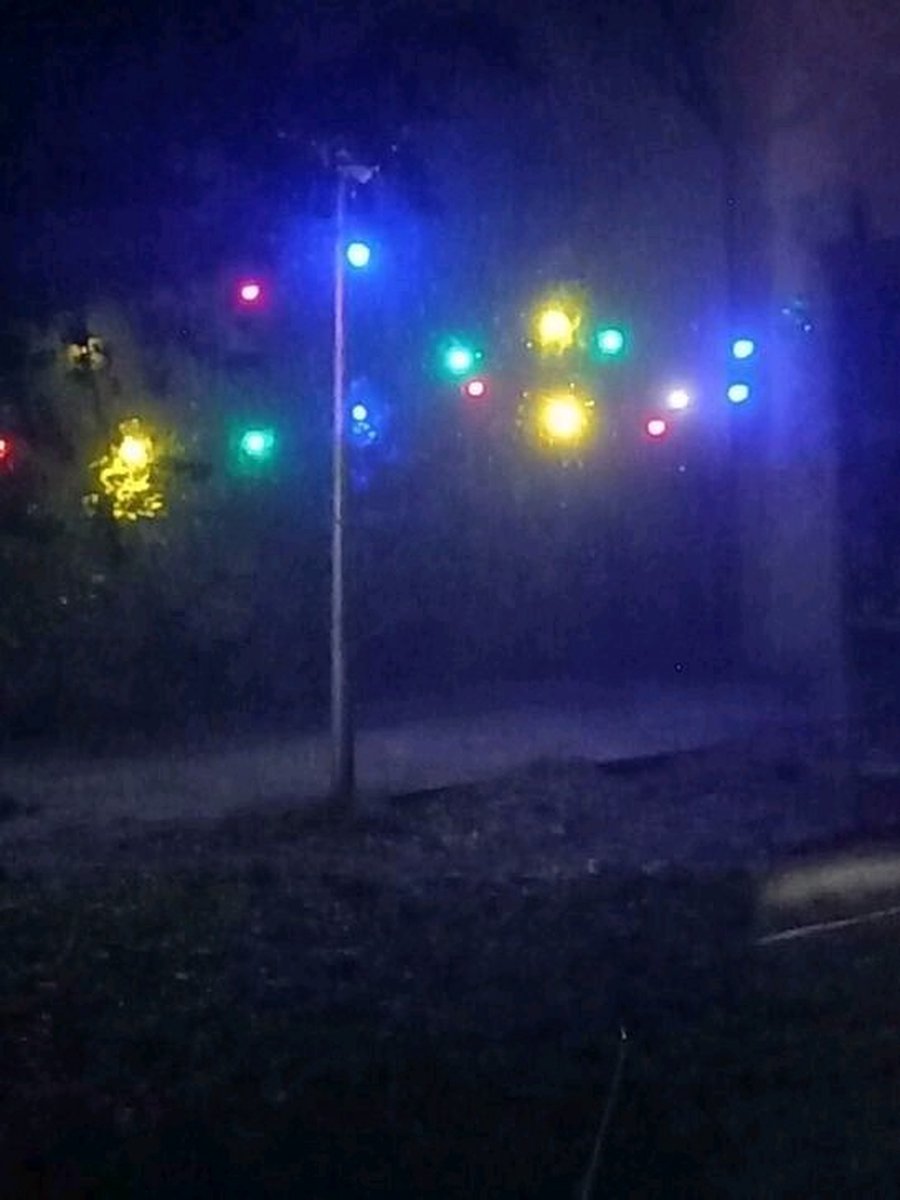 Sfeervol 10 meter prikkabel met contra stekker incl 18 gekleurde ledlampen voor- tuin - terras - kerstbomen, geschikt binnen en buiten