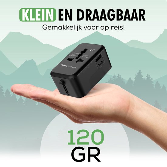 Kleine, draagbare zwarte Travelhawk wereldstekker met USB-A en USB-C, weegt 120 gram.