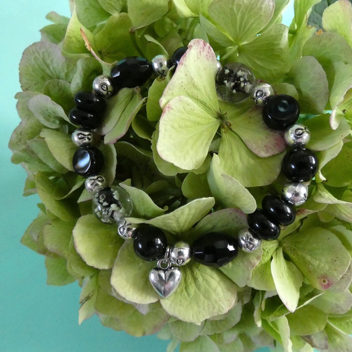 Jewellicious Designs Silver & Black Around geluksarmband voor Pink Ribbon - zilver zwart