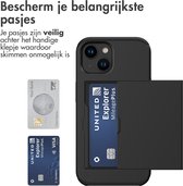 iMoshion Hoesje Met Pasjeshouder & Screenprotector Gehard Glas & 2 Pack Camera Lens Protector Geschikt voor iPhone 15 - Zwart