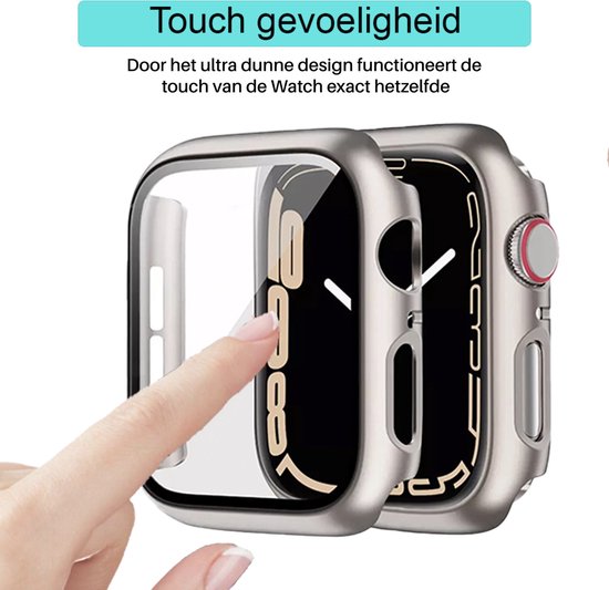 Vinger raakt de zilverkleurige Apple Watch bumper case met geïntegreerde screenprotector aan.