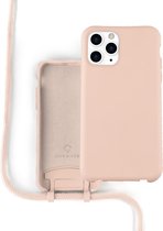 Coverzs Silicone case met koord - Telefoonhoesje met koord - Backcover hoesje met koord - touwtje - geschikt voor Apple iPhone 12 Pro Max - roze + glazen Screen Protector