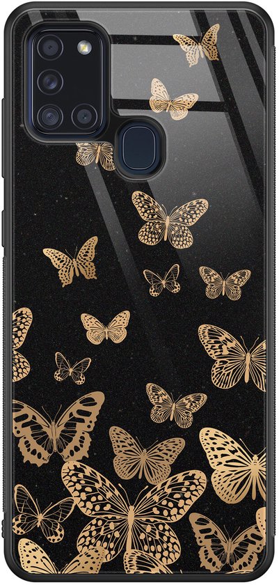 Coque de téléphone Samsung Galaxy A21s noire avec finition brillante et motif papillon doré distinctif.