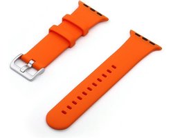 By Qubix - Geschikt voor Apple Watch bandje - Rubberen Siliconen sportbandje met gesp - Oranje - Geschikt voor Apple Watch 44 mm / 45 mm / 46 mm / 49 mm (Ultra 1,2 en 3) - siliconen sport bandje - smartwatchbandje