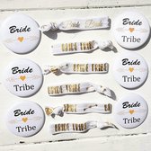 12-delige set met 6 buttons en 6 armbanden Bride Tribe wit met goud - button - vrijgezellenfeest - bruid - armband -vrijgezellen party