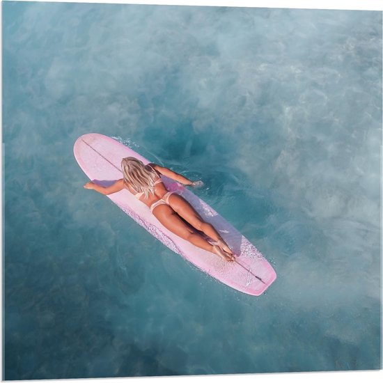 Acrylglas - Roze Surfbord met Surfster - 80x80cm Foto op Acrylglas (Wanddecoratie op Acrylglas)