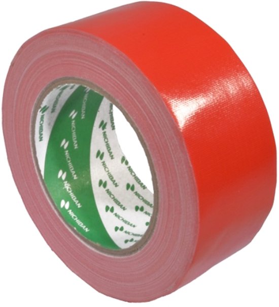 Rode Nichiban gaffertape rol met groene binnenkant.