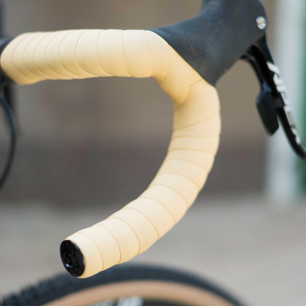 MOCNT Fietsstuurlint Bike Stuurtape PU Ademend Fietsstuurband Antislip en Schokdempend Stuurbanden Plakband Racefiets Stuurlinten Comfortabel Fietsen Fietsstuur Wrap Rood