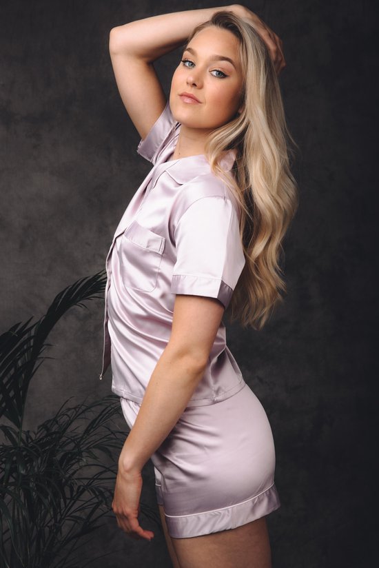 Kimono dames peignoir satin, fleurs de couleur corail, modèle court, robe de plage Santorini wild roses Ladies Kimono taille L / XL