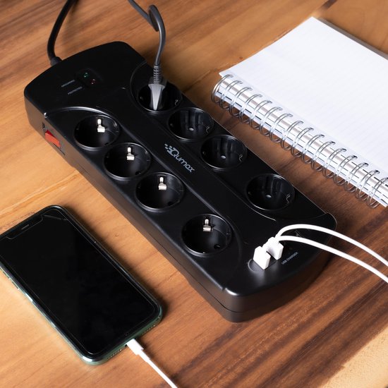 Qumax Stekkerdoos met USB-poorten en schakelaar – 4 USB laders 3.4A   8 stopcontacten – Randaarde – 1.5 meter snoer – Incl anti-slip pads