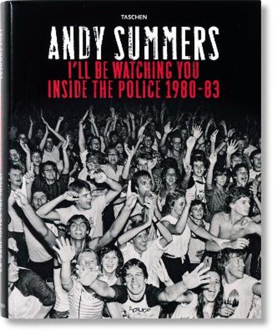 Boekhoes met de titel 'Andy Summers I'll Be Watching You Inside The Police 1980-83' en een foto van een juichende menigte.