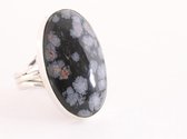 Grote ovale zilveren ring met sneeuwvlok obsidiaan - maat 19