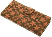 Made-NL Handgemaakte iPhone 13 mini Book case Grijs reliëf roze bloem leer hoesje