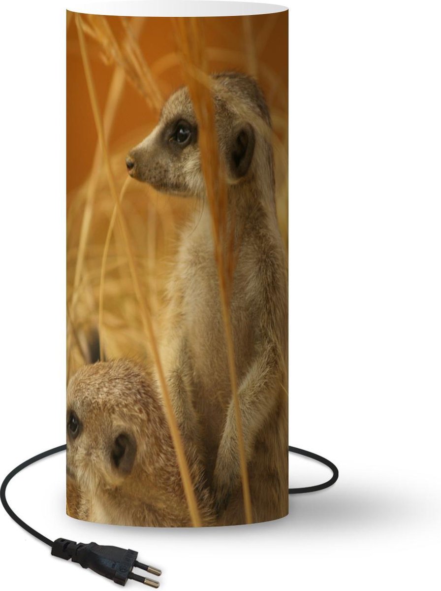 Lamp - Nachtlampje - Tafellamp slaapkamer - Gras - Stokstaartjes - Dieren - 54 cm hoog - Ø22.9 cm - Inclusief LED lamp