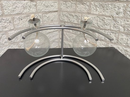 olielamp met twee glazen bollen met gebogen houder kleur aluminium van Balvi — afbeelding 2