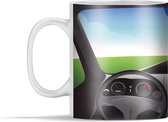 Mok - Illustratie van een dashboard in een auto op de snelweg - 350 ml - Beker