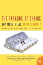 Boek "The Paradox of Choice: Why More Is Less" met een kartonnen eierdoos, witte eieren en één gouden ei.