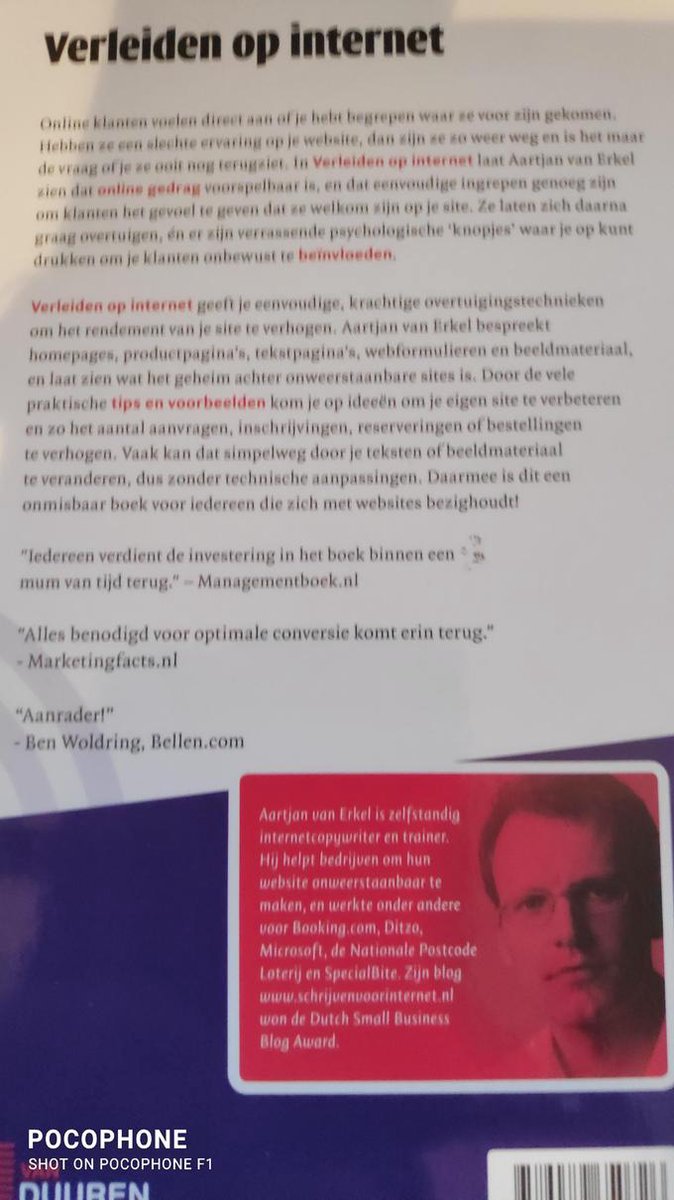 Boekomslag met titel 'Verleiden op internet'. Foto van de achterkant met tekst en een POCOPHONE F1 logo.